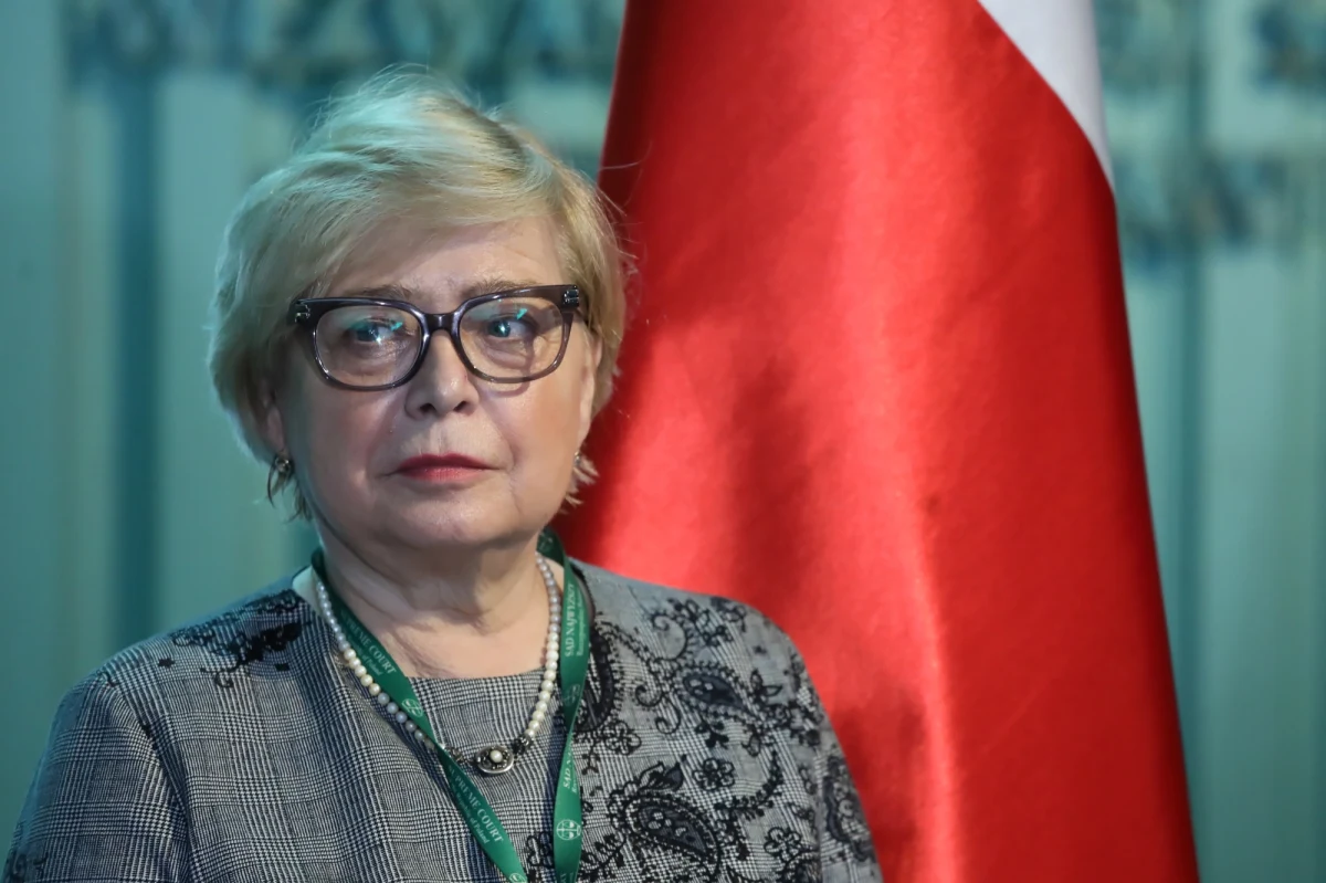 Powierzenie obowiązków I Prezesa Sądu Najwyższego Kamilowi Zaradkiewiczowi nie ma właściwie znaczenia - tak ogłoszoną przez prezydenta Andrzeja Dudę nominację skomentowała kończąca właśnie swoją kadencję na stanowisku I Prezesa SN prof. Małgorzata Gersdorf. Odchodząca w stan spoczynku Gersdorf nie była zaskoczona powołaniem na jej tymczasowego następcę kontrowersyjnego sędziego - i zaznaczała: "To jest na chwilę".