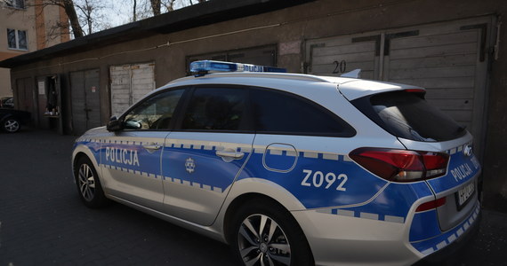 Policjanci zatrzymali wszystkich siedmiu mężczyzn, którzy brali udział w uprowadzeniu 20-letniego mieszkańca powiatu miechowskiego (Małopolskie). Młody mężczyzna był więziony i maltretowany.