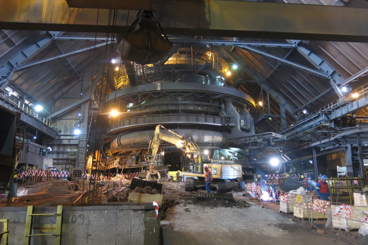 Przestój ekonomiczny w hutach ArcelorMitall Poland. Zarząd podpisał w tej sprawie porozumienie ze związkami zawodowymi. Dzięki temu nie ma zwolnień, a firma może skorzystać z tarczy antykryzysowej. 