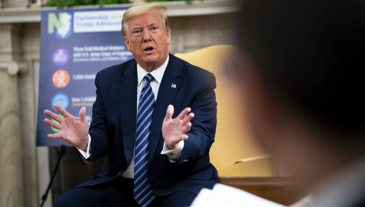 To cholernie ciekawy materiał, zastanawiam się czy jest prawdziwy - powiedział prezydent USA Donald Trump o oficjalnie opublikowanych przez Pentagon trzech nagraniach wideo z szybko przemieszczającymi się niezidentyfikowanymi obiektami latającymi (UFO).