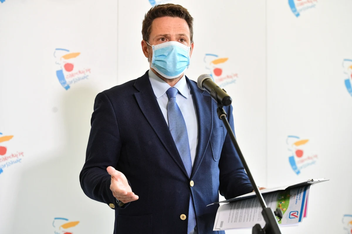 "Nasza presja miała sens, to dobrze, że te zalecenia się pojawiły, ale to początek. Na razie nie ma podstaw, by otworzyć żłobki i przedszkola w najbliższych dniach" - tak Rafał Trzaskowski komentuje najnowsze wytyczne sanepidu w sprawie otwarcia takich placówek. Po apelach samorządowców GIS na zalecenie resortu zdrowia doprecyzował wcześniejsze, bardzo niejasne zalecenia.