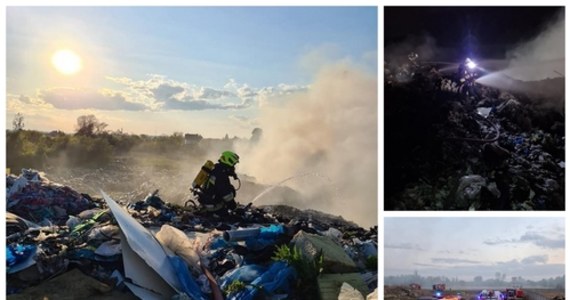 Trwa dogaszanie pożaru wysypiska śmieci w Pyszącej koło Śremu w Wielkopolsce. Zgłoszenie o kolejnym pożarze w tym miejscu strażacy odebrali wczoraj po południu.