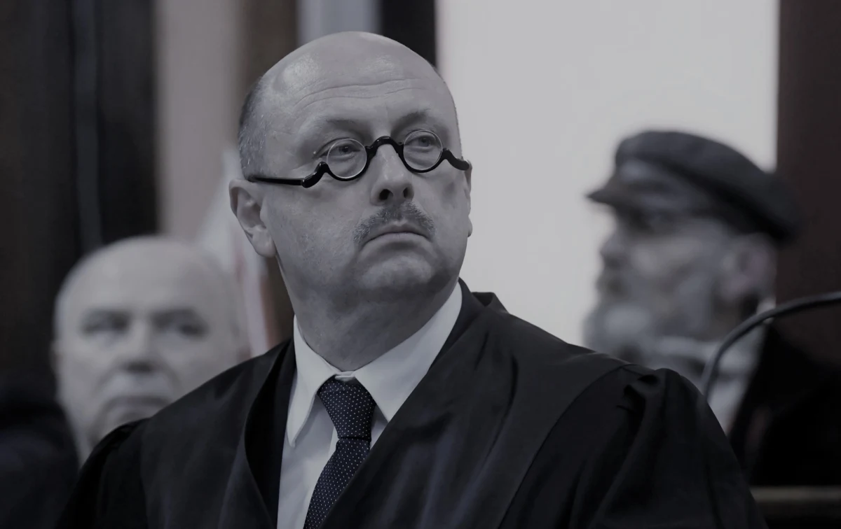 Nie żyje mec. Stefan Hambura - poinformowała w mediach społecznościowych rodzina adwokata. Hambura był pełnomocnikiem części rodzin ofiar katastrofy smoleńskiej. Jako prawnik reprezentował także polskie organizacje w Niemczech. Zmarł w wieku 59 lat.