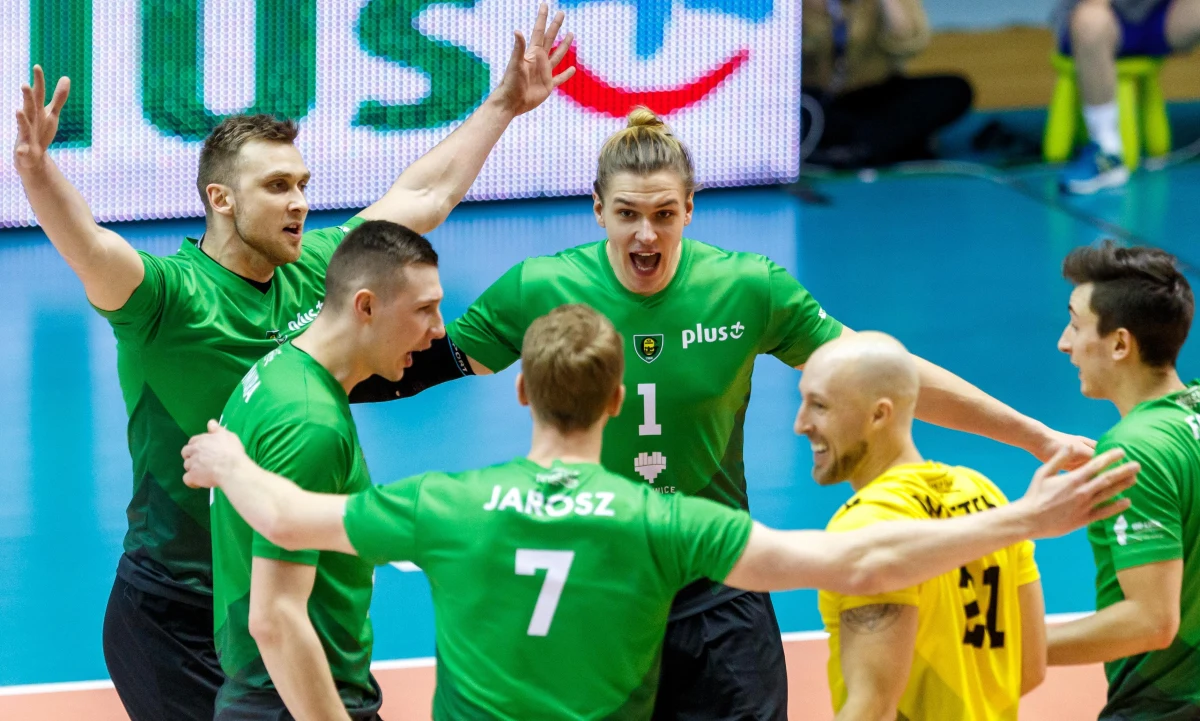 "Nikt nie przejdzie przez obecny kryzys wywołany pandemią koronawirusa ‘suchą stopą’. Ci, którzy przetrwają – będą mocniejsi” – powiedział prezes wielosekcyjnego GKS Katowice Marek Szczerbowski, który w tym tygodniu zerwał kontrakty z siatkarzami i ich trenerem. Sportowcy zarzucają władzą GKS-u nieprofesjonalne działanie.