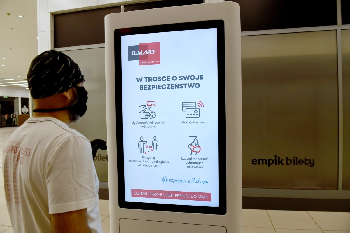 Od poniedziałku 4 maja centra handlowe mogą być otwarte, pod warunkiem spełnienia wymogów bezpieczeństwa sanitarnego. Nadal w galeriach będą nieczynne kina, strefy aktywności fizycznej, np. siłownie, place zabaw, parki trampolin, a także strefy gier i wyspy handlowe.
