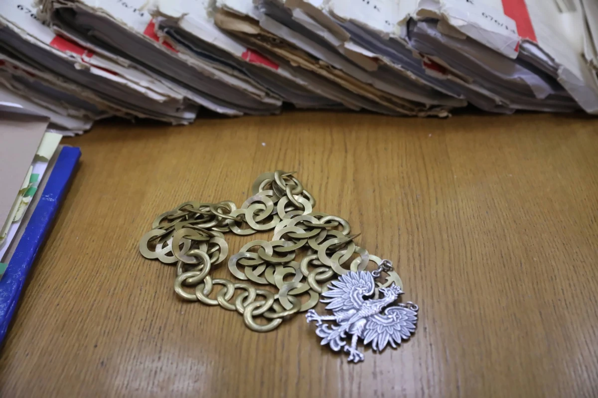 Koniec trzech postępowań dyscyplinarnych toczących się przeciwko prokurator z warszawskiego Mokotowa Ewie Wrzosek. To właśnie ta prokurator półtora tygodnia temu wszczęła śledztwo, które miało wyjaśnić, czy organizacja najbliższych wyborów prezydenckich zagraża zdrowiu i życiu wielu osób. Śledztwo po trzech godzinach umorzyła jej przełożona. Zapowiedziano też czwarte postępowanie dyscyplinarne wobec prokurator Wrzosek.