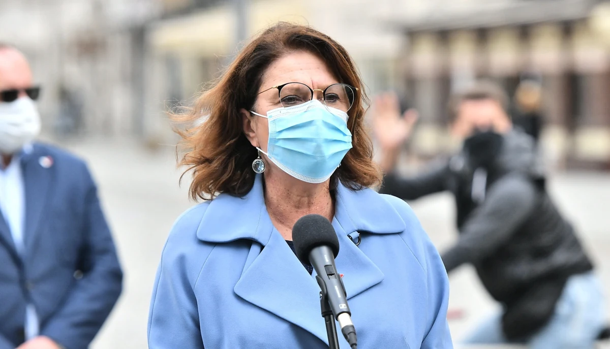 Musimy na spokojnie znaleźć rozwiązanie, które pozwoli na przeprowadzenie wyborów; ale najpierw trzeba zapytać lekarzy, epidemiologów kiedy ich zdaniem będzie bezpieczny czas, aby Polacy mogli wziąć udział w wyborach - podkreśliła kandydatka KO na prezydenta Małgorzata Kidawa-Błońska.