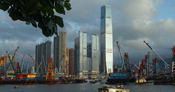 Pod wpływem pandemii koronawirusa gospodarka Hongkongu skurczyła się w pierwszym kwartale o 8,9 proc., czyli najbardziej od 1974 roku, odkąd publikowane są takie dane - wynika ze wstępnych szacunków ogłoszonych w poniedziałek przez biuro statystyczne regionu.