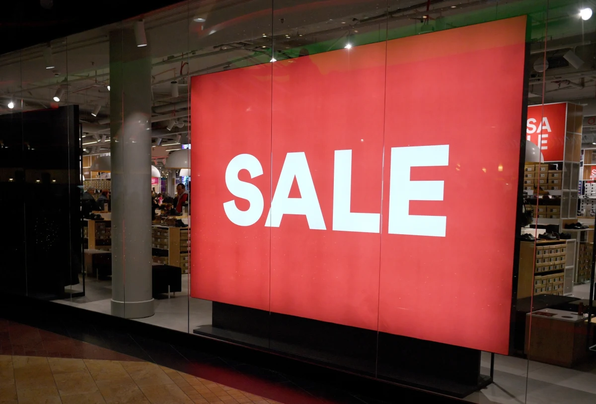 W związku z zamrażaniem gospodarki po wykryciu w Polsce koronawirusa 12 procent firm zwolniło pracowników - wynika z opublikowanego dziś raportu Polskiego Instytutu Ekonomicznego. Zdecydowały się na to przede wszystkim duże i średnie firmy. Głównie z branży handlowej np. sklepy odzieżowe.
