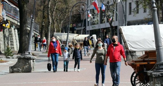 Jak i czym sprzątane są pokoje, jakie środki dezynfekujące są dostępne i czy da się zachować dystans od innych lokatorów – to najczęstsze pytania do właścicieli obiektów hotelowych w Polsce. Liczba zapytań i rezerwacji zdecydowanie ruszyła po ogłoszeniu przez rząd odmrożenia turystyki – wynika z raportu platformy Noclegi.pl.
