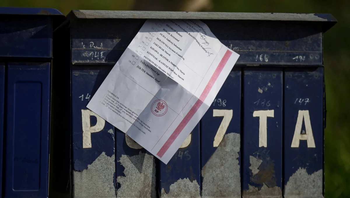 Jeżeli wybory prezydenckie mają się odbyć 10 maja, to najpóźniej dziś premier Mateusz Morawiecki lub minister aktywów państwowych Jacek Sasin musi nakazać Poczcie Polskiej rozesłanie nam pakietów wyborczych. Jak ustalili dziennikarze RMF FM, w innym przypadku poczta może nie zdążyć z ich dostarczeniem.