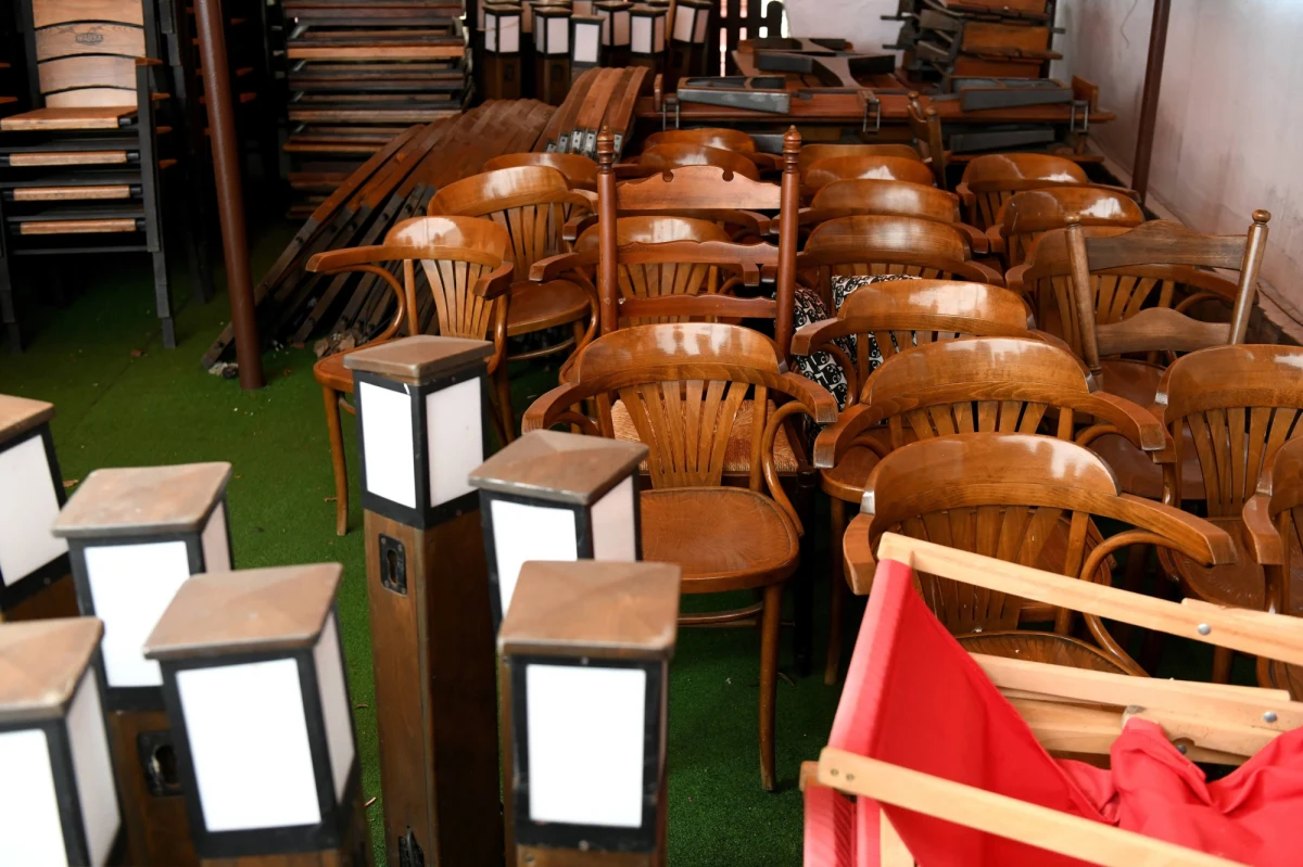 Premier Mateusz Morawiecki zapowiedział podczas niedawnej konferencji dotyczącej odmrażania gospodarki, że działalność restauracji i kawiarni możliwa będzie w trzecim etapie znoszenia ograniczeń. Nie chciał jednak mówić o szczegółach. Jeżeli sytuacja epidemiologiczna w Polsce nie pogorszyłaby się, rząd planował ten etap wdrożyć w życie w połowie maja. 