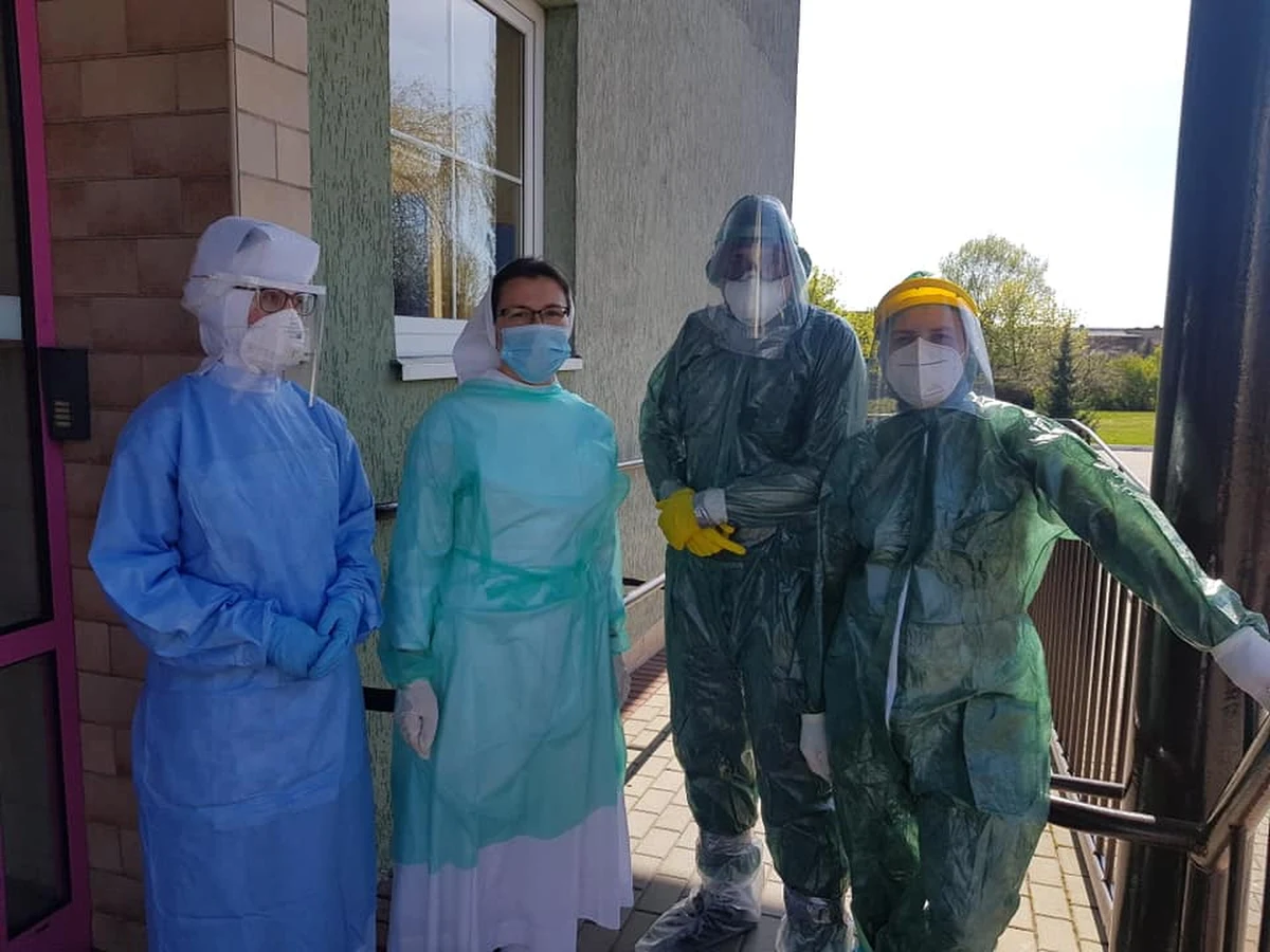 "Wolontariusze i medycy gotowi wesprzeć personel Domu Pomocy Społecznej w Kaliszu - pilnie poszukiwani. 22 pracowników, wspieranych przez kilkunastu wolontariuszy, pracuje na skraju wyczerpania" - podało wczoraj po południu RMF FM. 