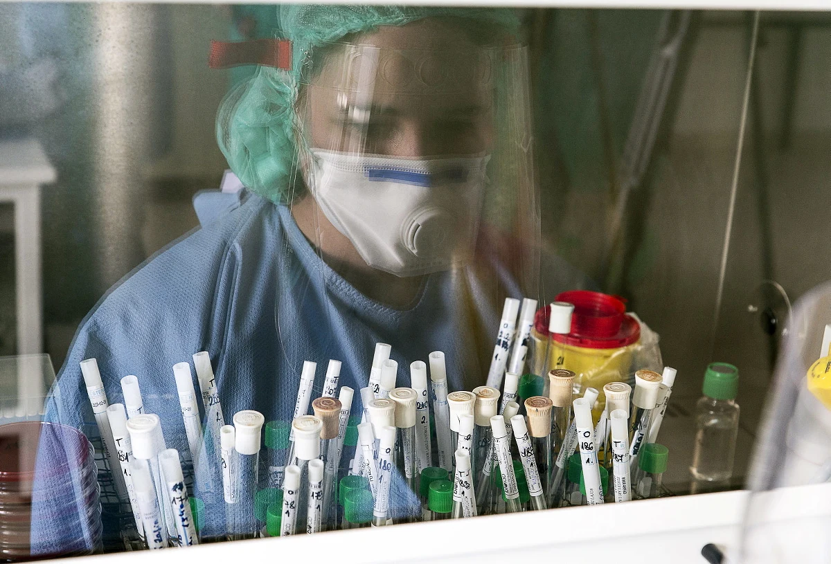 Nowa nadzieja na skuteczny lek przeciwko koronawirusowi. Tym razem chodzi o specyfik podawany dotąd m.in. osobom cierpiącym na schizofrenię. Francuscy badacze z renomowanego Instytutu Pasteura i Szpitalnego Centrum Uniwersyteckiego w Paryżu rozpoczęli nowe testy tej substancji w warunkach klinicznych.  