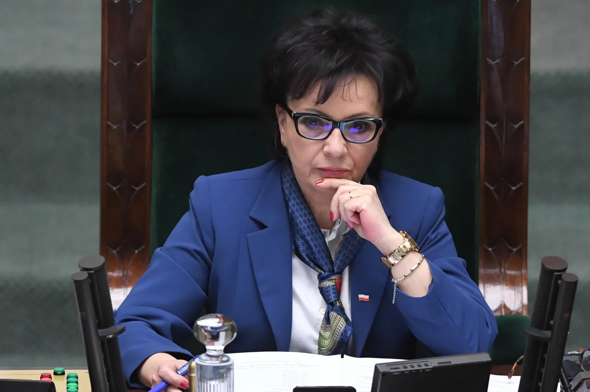 Marszałek Sejmu Elżbieta Witek poinformowała, że skierowała do szefa PKW pismo z pytaniem, czy PKW jest w stanie zorganizować wybory 10 maja. Zapowiedziała też, że w środę rano skieruje wniosek do Trybunału Konstytucyjnego z pytaniem, czy przesunięcie terminu wyborów będzie zgodne z konstytucją.