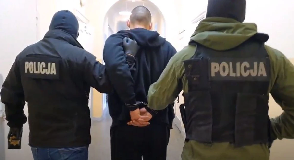 Policja zatrzymała 29-latka w sprawie zuchwałej kradzieży z terenu Pomorskiego Urzędu Celno-Skarbowego w Gdańsku - dowiedział się reporter RMF FM. W kwietniu ujawniliśmy, że celnikom skradziono warte prawie 6 milionów złotych papierosy. W sumie było to 480 tys. paczek papierosów. 