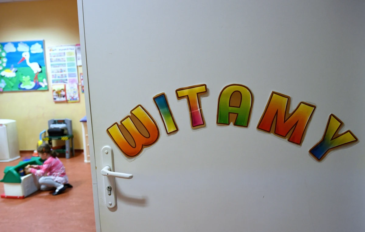 Od 6 maja przedszkola, oddziały przedszkolne w szkołach i inne formy wychowania przedszkolnego oraz żłobki mogą być otwarte. Decyzje będą podejmowały organy prowadzące. Muszą przy tym stosować się do wytycznych Ministra Zdrowia oraz GIS.