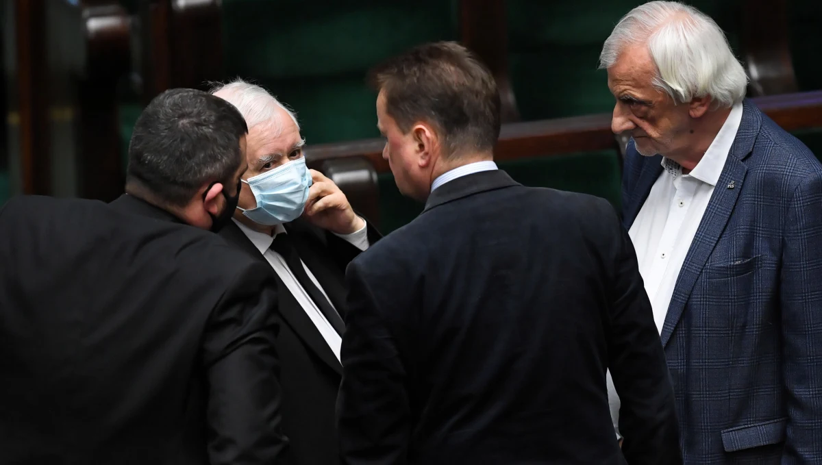 Wprowadzenie stanu klęski żywiołowej to ostatni scenariusz, jaki brany jest pod uwagę przez władze Prawa i Sprawiedliwości próbujące wyjść z patowej sytuacji związanej z brakiem możliwości przeprowadzenia wyborów prezydenckich - ustalił nieoficjalnie reporter RMF FM Patryk Michalski. Przypomnijmy, że głowę państwa powinniśmy wybrać już w niedzielę 10 maja. Wiadomo jednak, że nie będzie to możliwe.