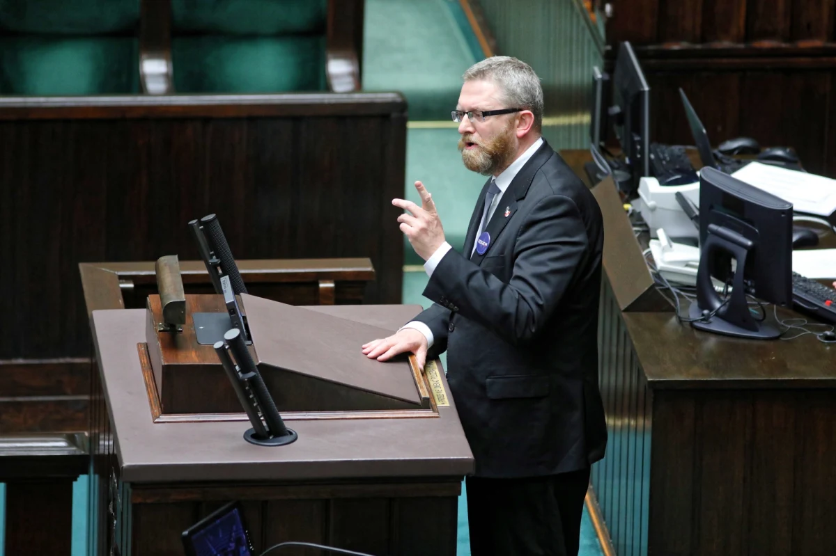 Skandaliczna wypowiedź posła Konfederacji Grzegorza Brauna podczas posiedzenia Sejmu. Padły tuż po jego apelu o "wypuszczenie narodu z kwarantanny". 