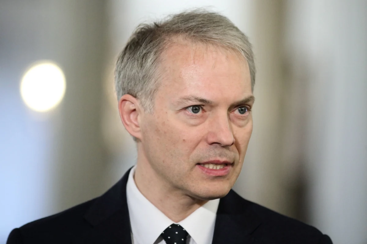 Jarosław Gowin od tygodnia unika spotkania z posłami Porozumienia; mam nadzieję, że przed głosowaniem nad stanowiskiem Senatu do ustawy ws. głosowania korespondencyjnego w wyborach prezydenckich dojdzie do tego spotkania - powiedział poseł Porozumienia Jacek Żalek. Senat wczoraj wieczorem odrzucił ustawę ws. głosowania korespondencyjnego w wyborach prezydenckich 2020 r. Teraz wnioskiem Senatu zajmie się Sejmu.