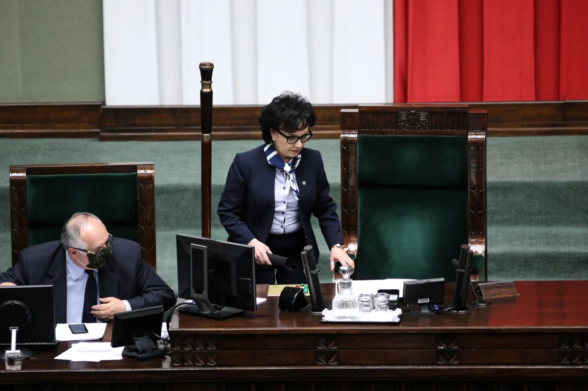 Prezes Trybunału Konstytucyjnego Julia Przyłębska wszczęła postępowanie w sprawie wniosku marszałek Sejmu Elżbiety Witek dot. konstytucyjności ewentualnego przesunięcie terminu wyborów prezydenckich. 