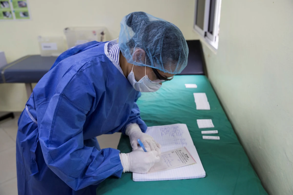 Stan zdrowia kobiety w ciąży, którą przywieziono do szpitala monoprofilowego w Kędzierzynie-Koźlu w ciąży, po podaniu osocza krwi ozdrowieńca, radykalnie się poprawił. Noworodek przebywa pod opieką specjalistów Klinicznego Centrum Ginekologii, Położnictwa i Neonatologii w Opolu.