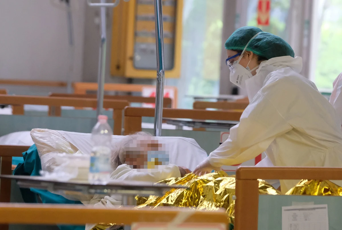 Zaburzenia krzepnięcia krwi prowadzące do powstawania mikrozakrzepów są istotną przyczyną zgonów chorych na COVID-19 – potwierdza badanie naukowców z Irlandii, które publikuje pismo „British Journal of Haematology”. Mogą one w dużym stopniu odpowiadać za różnice śmiertelności w różnych krajach świata.