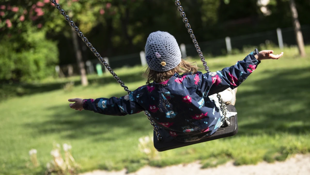 Dzieci ulegają infekcji rzadziej niż dorośli i dotychczasowe dane wskazują na to, że nie odgrywają poważnej roli w rozprzestrzenianiu się koronawirusa na poziomie społeczności - stwierdziła w czwartek ekspertka Światowej Organizacji Zdrowia Catherine Smallwood.