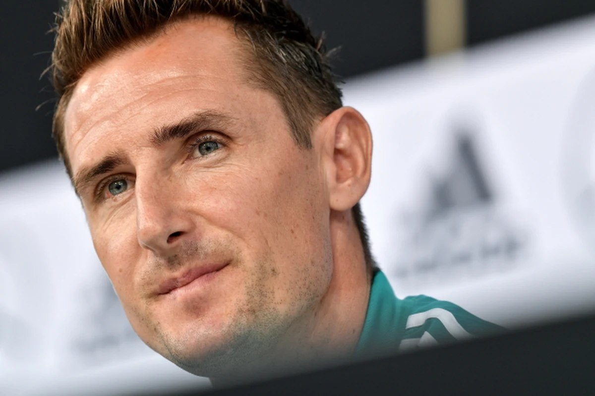 Miroslav Klose – najlepszy strzelec w historii piłkarskich mistrzostw świata – będzie asystentem trenera Bayernu Monachium Hansiego Flicka. Niemiec polskiego pochodzenia podpisał roczny kontrakt.