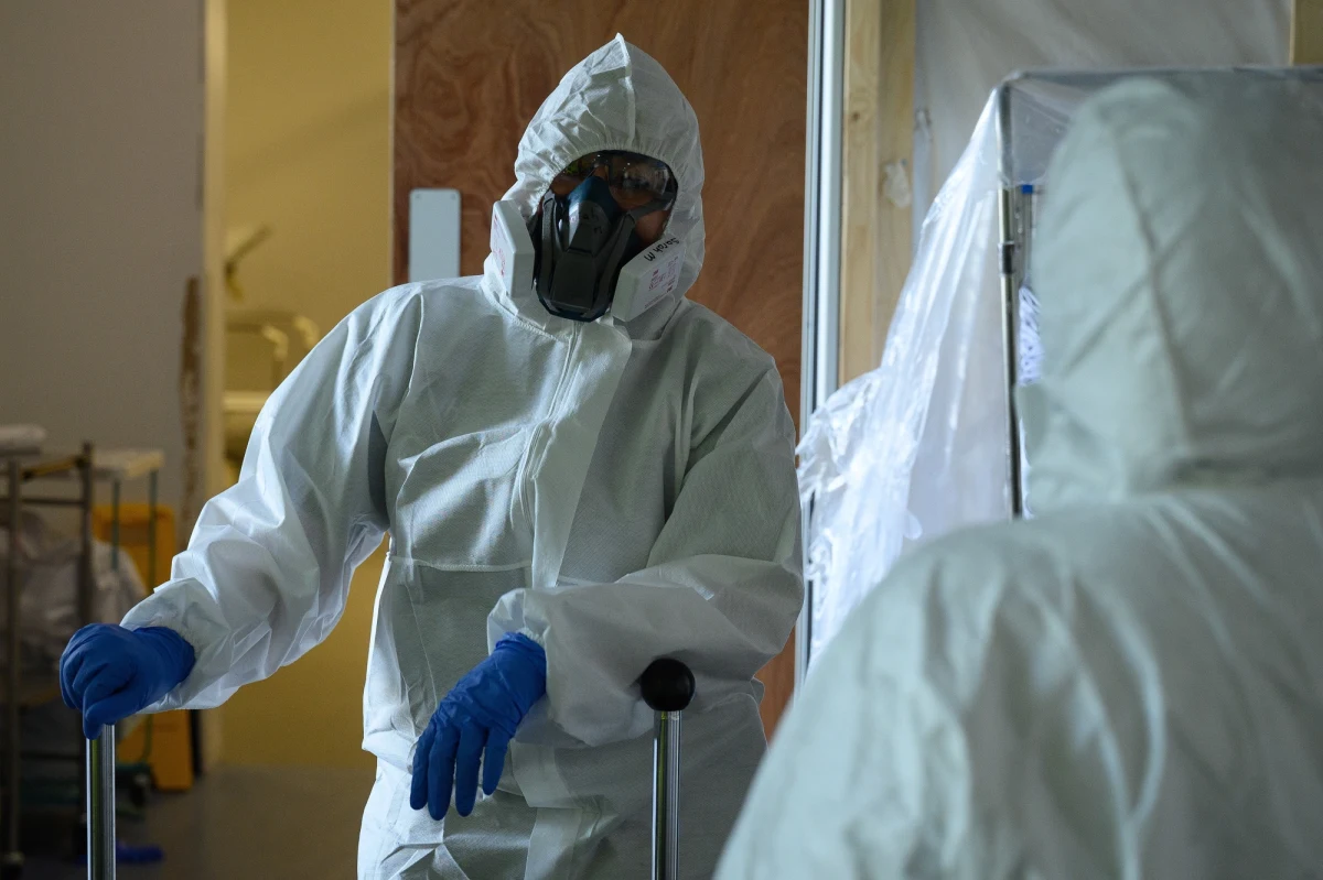 Pierwszy test na Covid-19 zrobiony masowo u pracowników szpitala w podmadryckim Alcorcon potwierdził, że jeden na trzech członków personelu jest chory, ale większość nie ma objawów infekcji – pisze w czwartek “El Mundo". Według gazety oznacza to, iż liczba zakażeń w służbie zdrowia może być wyższa od oficjalnej.