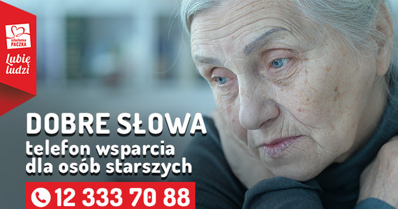 Od ponad miesiąca osoby starsze z całej Polski mogą korzystać z telefonu wsparcia DOBRE SŁOWA. Dzięki nowemu projektowi Szlachetnej Paczki seniorzy otrzymują pomoc doświadczonych psychologów i terapeutów oraz zyskują kontakt do lokalnych wolontariuszy Paczki, którzy dodatkowo pomagają w załatwianiu codziennych spraw i stają się towarzyszem w tym trudnym czasie.