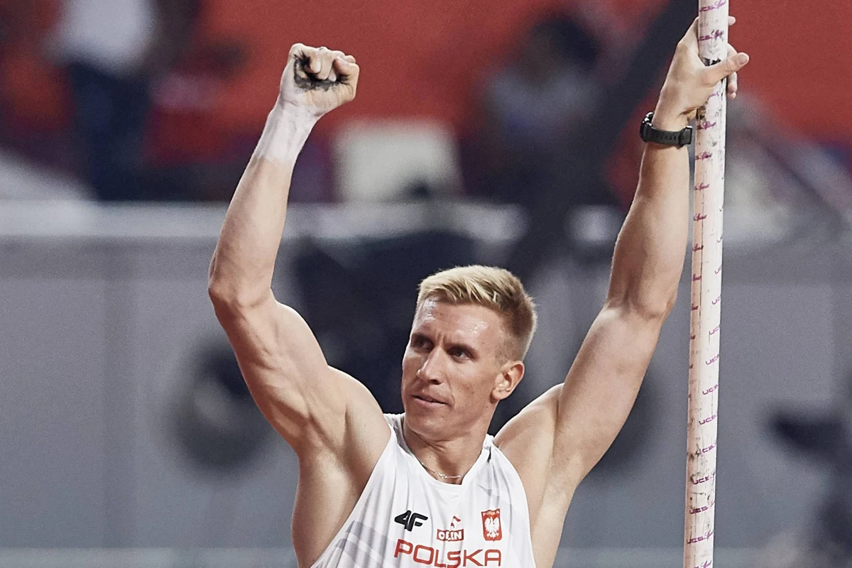 Ośrodek Przygotowań Olimpijskich w Spale od dziś znów przyjmuje sportowców. Będą mogli trenować gdy poznają wyniki testów na koronawirusa. Na razie wszystkich czeka 24-godzinna kwarantanna. Na wyjazd do Spały zdecydował się między innymi tyczkarz Piotr Lisek.