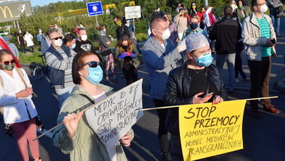 Protest transgranicznych pracowników ochrony zdrowia. "Medyk to nie gorszy sort!"