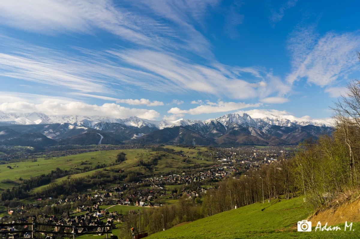 Ratownicy TOPR bezpiecznie sprowadzili dwóch turystów, którzy w piątek utknęli w stromym terenie pod Szpiglasową Przełęczą w Tatrach – poinformował ratownik dyżurny TOPR.
