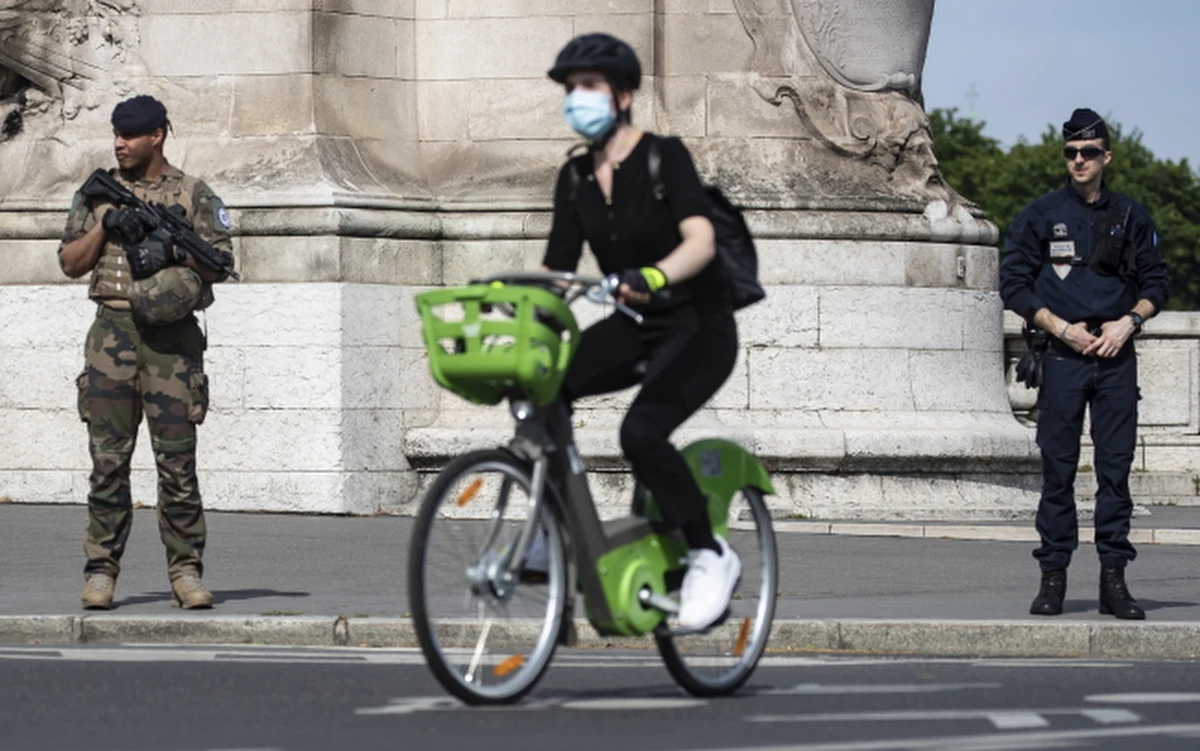 W ciągu ostatniej doby we Francji zmarły kolejne 243 osoby zakażone koronawirusem. Tym samym łączny bilans ofiar śmiertelnych pandemii Covid-19 we Francji to już 26 230.