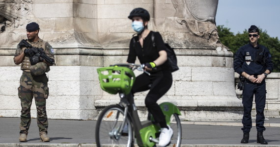 W ciągu ostatniej doby we Francji zmarły kolejne 243 osoby zakażone koronawirusem. Tym samym łączny bilans ofiar śmiertelnych pandemii Covid-19 we Francji to już 26 230.