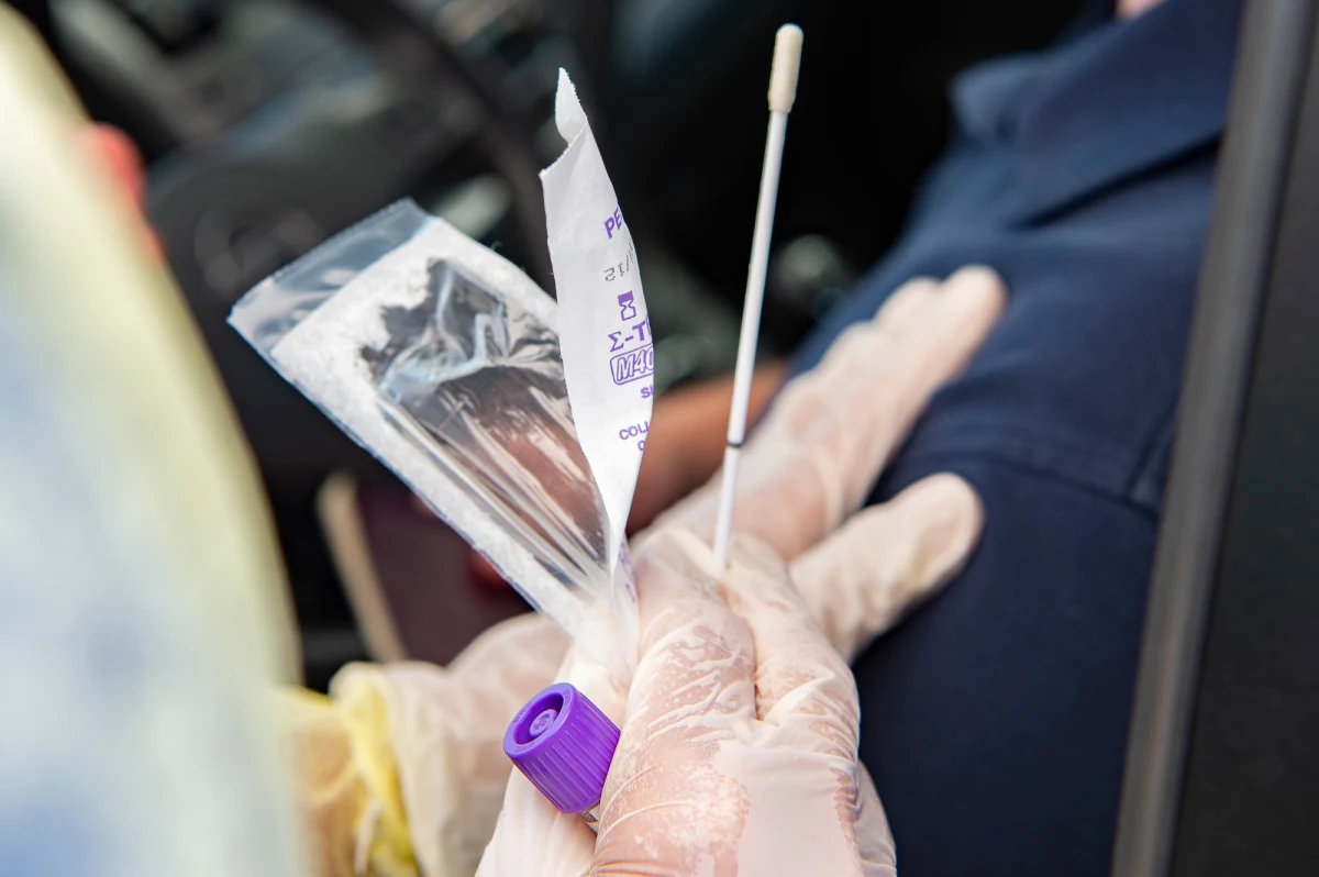 Dlaczego kraje Europy środkowo-wschodniej - w tym Polska - lepiej poradziły sobie z epidemia koronawirusa niż zachodnia cześć naszego kontynentu? To pytanie stawia dziennik "Le Figaro" po tym, jak liczba ofiar śmiertelnych przekroczyła we Francji 26 tysięcy.