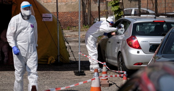 "Wzmacniamy kontrolę sanitarną na Śląsku" - ogłosił minister zdrowia Łukasz Szumowski i poinformował o szczególnych działaniach podjętych w walce z epidemią w tym regionie. Województwo śląskie od kilku dni jest ogniskiem największej liczby zakażeń. Tylko dzisiaj potwierdzono ich 81.