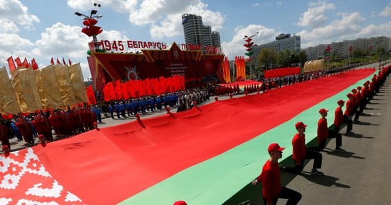 "To dla nas świętość. Nie mogliśmy inaczej" – mówił Alaksandr Łukaszenka w Mińsku podczas defilady z okazji 9 maja. Władze Białorusi nie zrezygnowały z przeprowadzenia uroczystości, mimo trwającej w kraju epidemii koronawirusa.