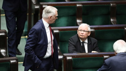 Kryzys zażegnany. Przeciąganie liny między Kaczyńskim i Gowinem zakończyło się ugodą