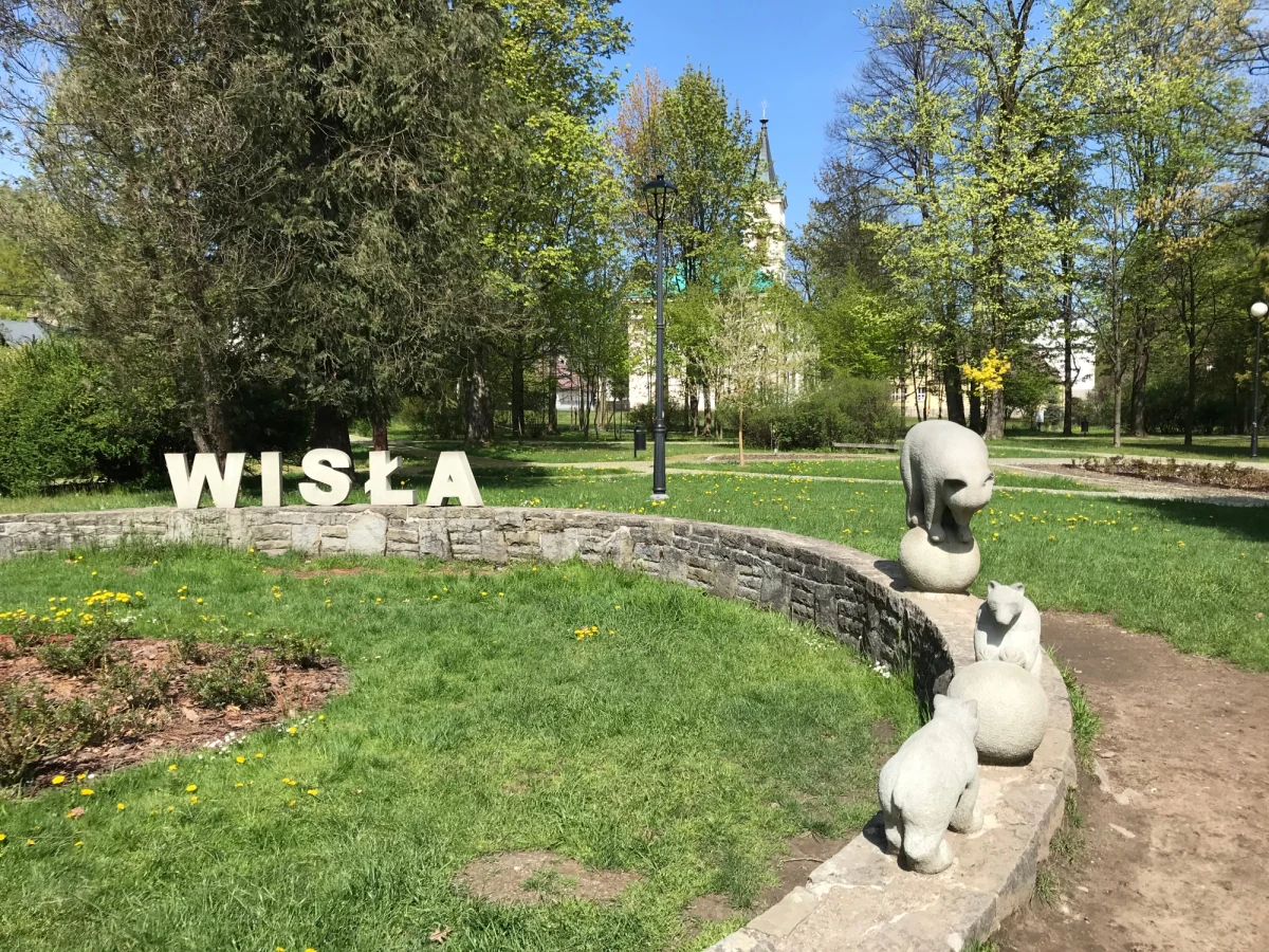 To była pierwsza majowa sobota w Wiśle, kiedy hotele, pensjonaty czy gospodarstwa turystyczne były otwarte. W kurorcie jest około 500 takich obiektów. Większość jest już otwarta, ale trzeba było wprowadzić tam nowe zasady bezpieczeństwa.