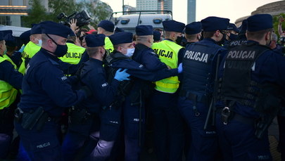Protest przedsiębiorców w Warszawie. Uszkodził radiowóz, zgłosił się na policję