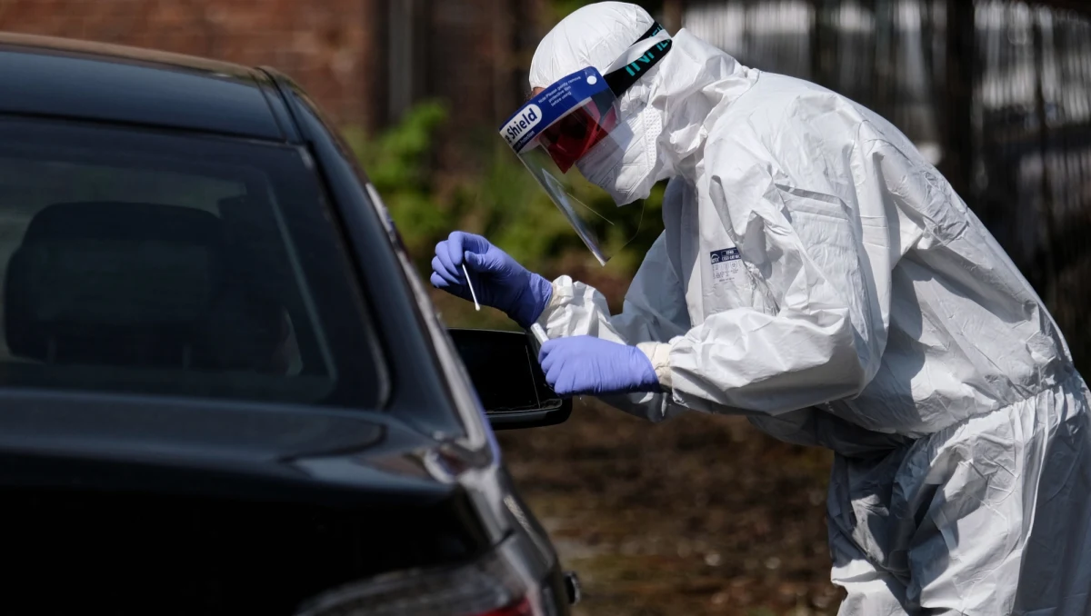 U 71 pracowników JSW stwierdzono do niedzielnego popołudnia zakażenie koronawirusem – podały władze firmy. Zdecydowały, że w kopalni Pniówek w Pawłowicach, będącej tam głównym ogniskiem zakażeń, do pracy będą dopuszczane tylko osoby z negatywnymi wynikami. 