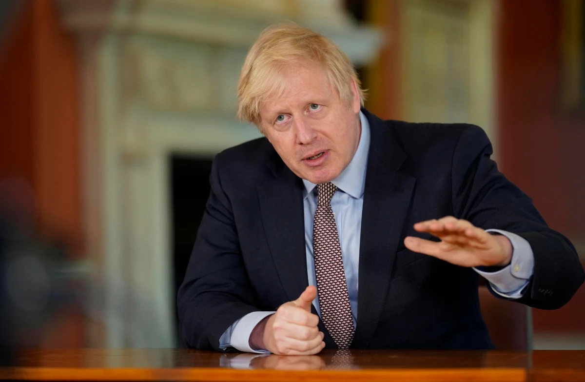 Brytyjski premier Boris Johnson przedstawił plan stopniowego i warunkowego znoszenia w Anglii ograniczeń wprowadzonych w celu zatrzymania epidemii koronawirusa. "To nie jest czas, by po prostu zakończyć w tym tygodniu kwarantannę. Zamiast tego podejmujemy pierwsze ostrożne kroki, by zmodyfikować nasze działania" - oświadczył Johnson w wieczornym przemówieniu telewizyjnym.