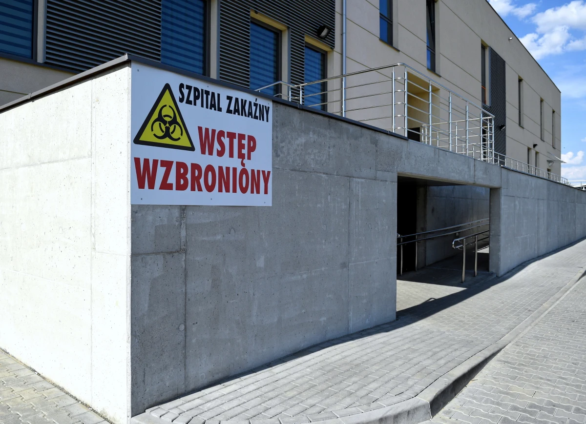 Resort zdrowia poinformował w poniedziałek o 330 nowych przypadkach zakażenia koronawirusem w Polsce. Z powodu Covid-19 zmarło 11 osób. Najwięcej zakażeń jest na Śląsku - w sumie 213.