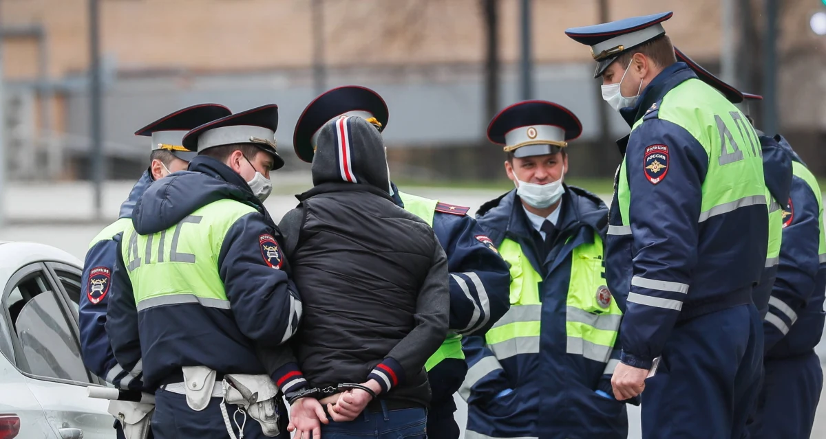 ​W rosyjskim Krasnojarsku dwie nastolatki zgłosiły napaść i przemoc seksualną. Lokalni policjanci złapali winnego mężczyznę, ale także sporządzili wobec ofiar raporty na temat naruszenia "reżimu samoizolacji". Poszkodowane zostały ukarane grzywnami.