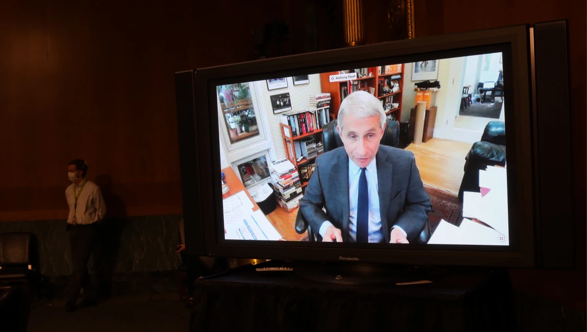 Dyrektor amerykańskiego Narodowego Instytutu Alergii i Chorób Zakaźnych Anthony Fauci ostrzegł we wtorek przed "poważnymi konsekwencjami" zbyt szybkiego otwierania gospodarki przez stany.