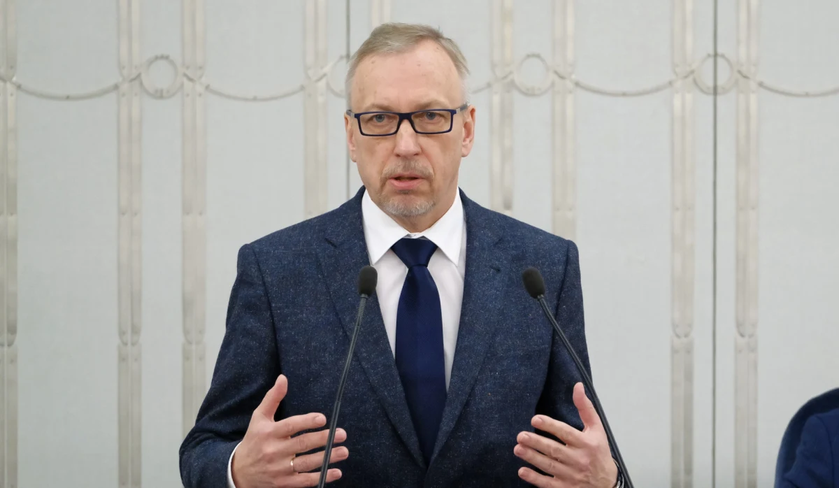 ​Ordynacja wyborcza ponownie będzie bublem; Senat będzie miał nad czym pracować - w ten sposób Bogdan Zdrojewski (KO) odniósł się do przyjętej przez Sejm ustawy ws. głosowania w wyborach prezydenckich. Wicemarszałek Senatu Stanisław Karczewski zadeklarował gotowość senatorów PiS do pracy nad nią.