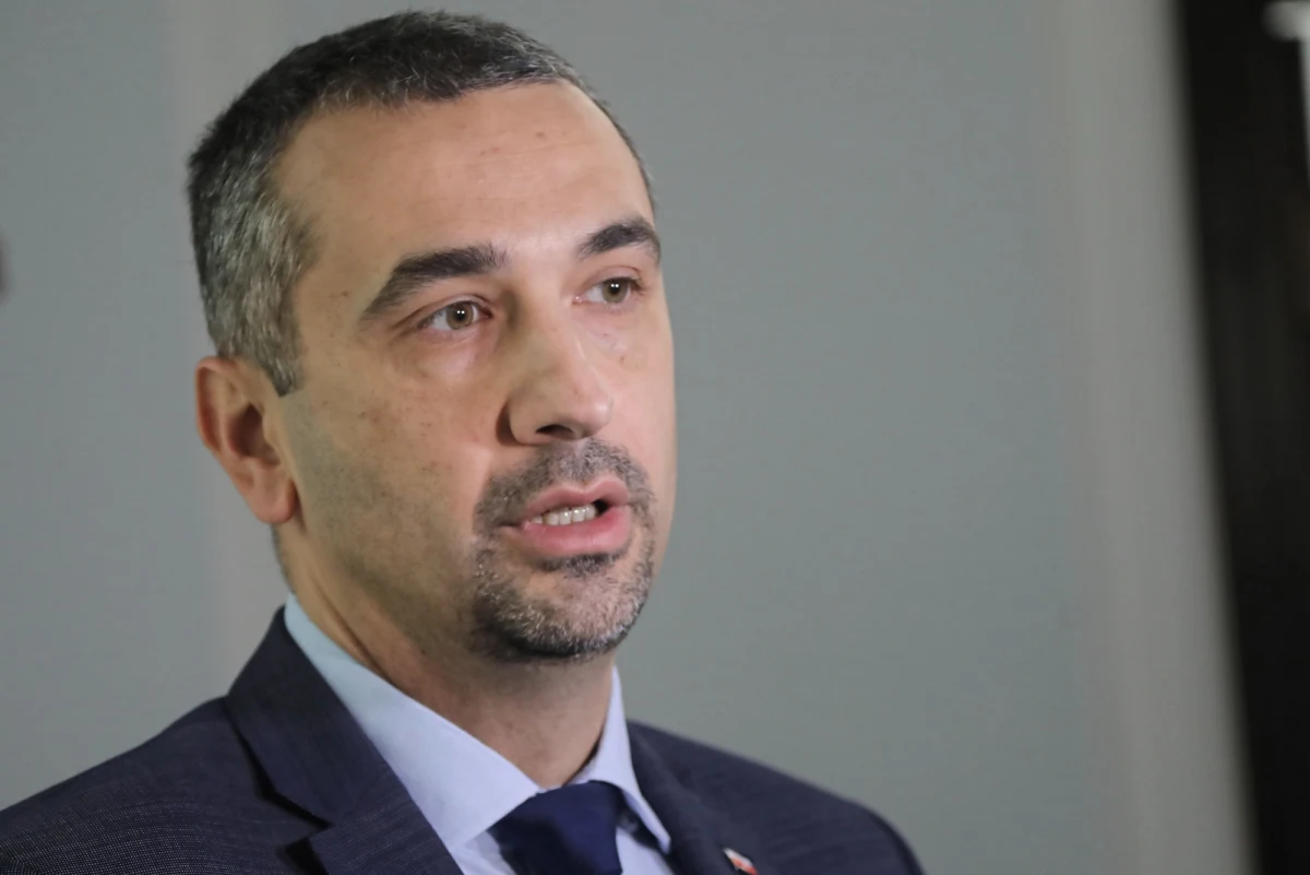 "Rekomendujemy Marka Pęka na wicemarszałka Senatu" - oświadczył podczas konferencji Stanisław Karczewski, który wcześniej, w Porannej rozmowie w RMF FM ogłosił, że rezygnuje z fotela wicemarszałka. 