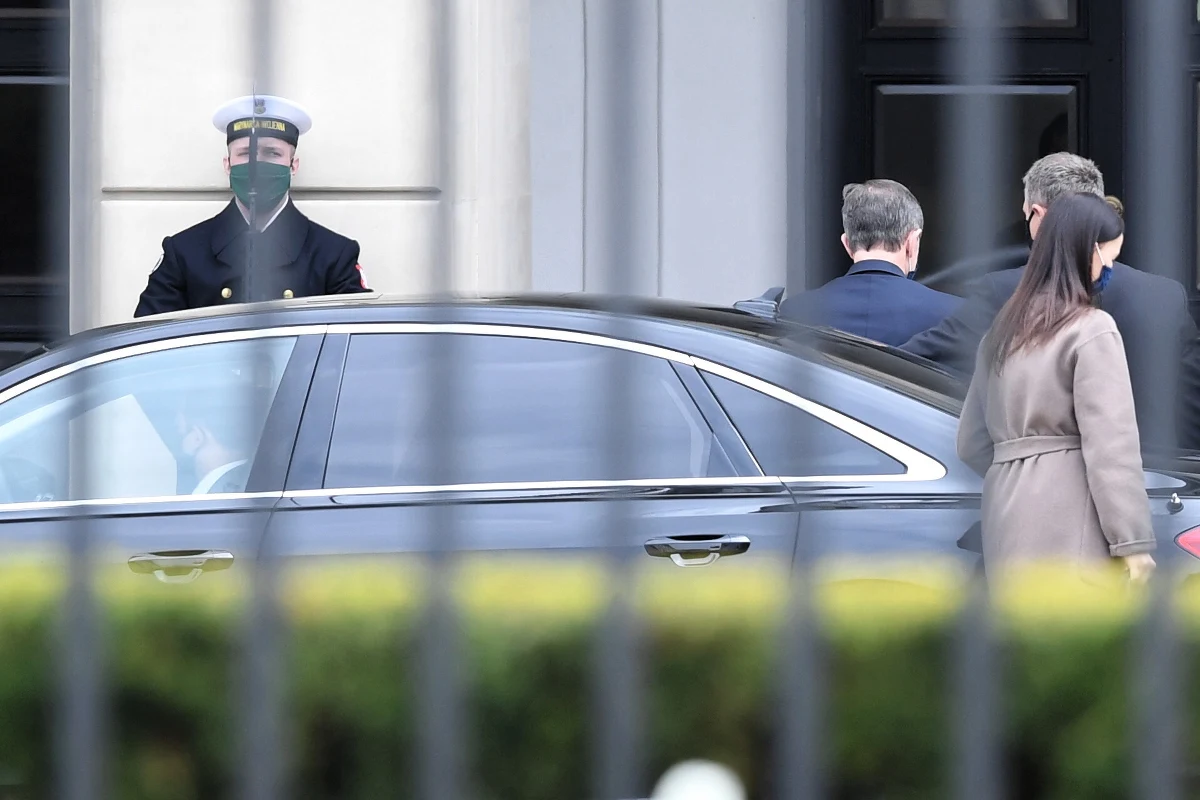 Wyrażam rozczarowanie, że ustawa ws. wyborów hybrydowych "przemknęła" przez Sejm - oświadczył marszałek Senatu Tomasz Grodzki po spotkaniu z prezydentem Andrzejem Dudą, które poświęcone było właśnie organizacji tegorocznych wyborów prezydenckich. Grodzki zapowiedział również, że zaprosi do Senatu prezesa PiS Jarosława Kaczyńskiego, by - jak stwierdził - "wypracować z partią rządzącą jakiś kompromis, który ułatwi Senatowi pracę nad ustawą".